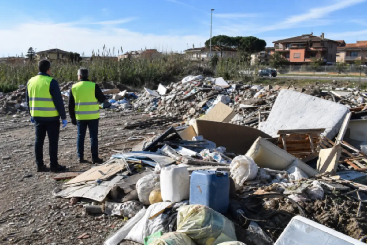 Ispezione presso una discarica di rifiuti edili